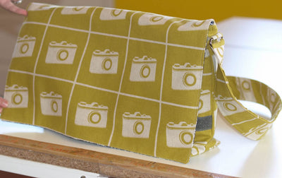 Patternless Messenger Bag