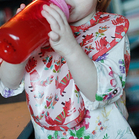 Sewing Tutorial|Bias-Tie Baby Bib by Littlest Pretty Things