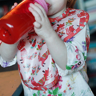 Sewing Tutorial|Bias-Tie Baby Bib by Littlest Pretty Things